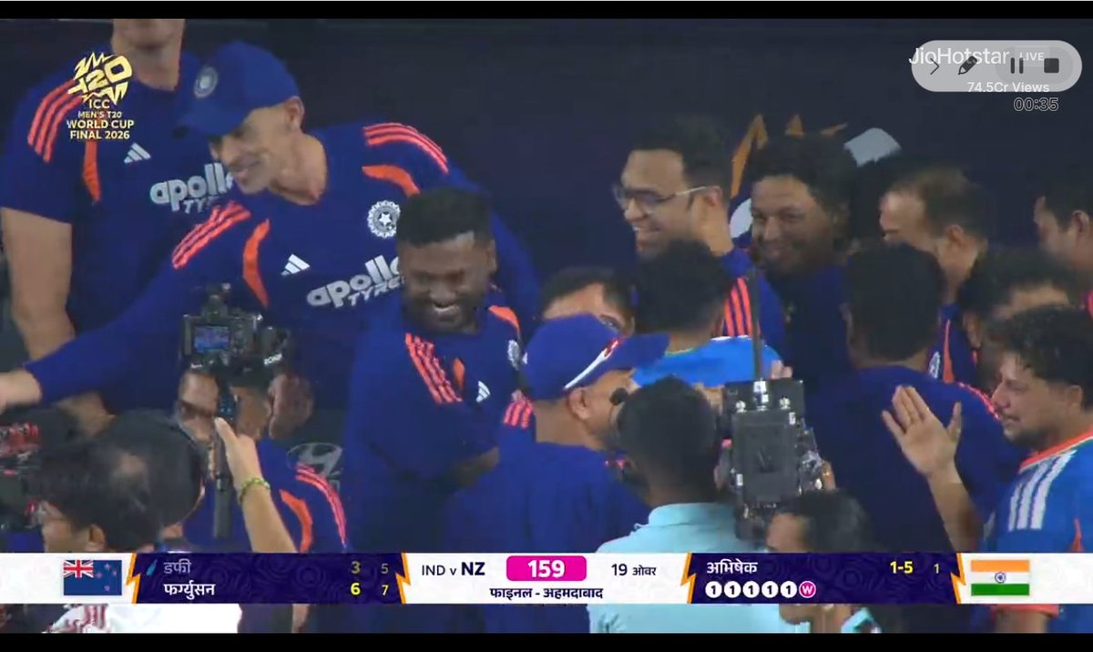nitin33333r's tweet photo. Well done champs #IndiaVsNewZealand #INDvNZ https://t.co/gd8prHHReu