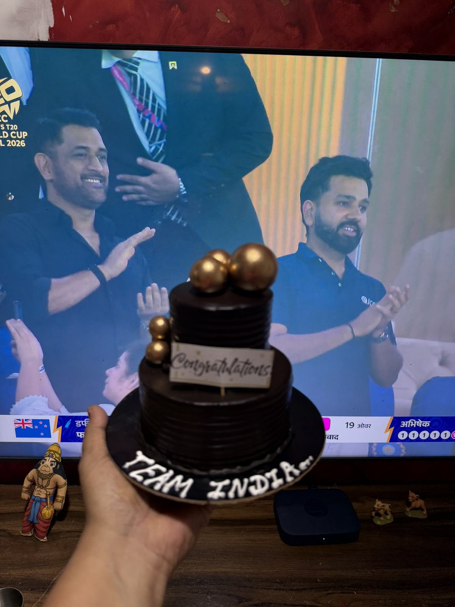 dixit_sinha's tweet photo. what a frame ... sabko badhai 👏 🇮🇳 
#INDvNZ #T20WorldCup2026final #Dhoni #RohitSharma #sky https://t.co/6EFlvBeiMO