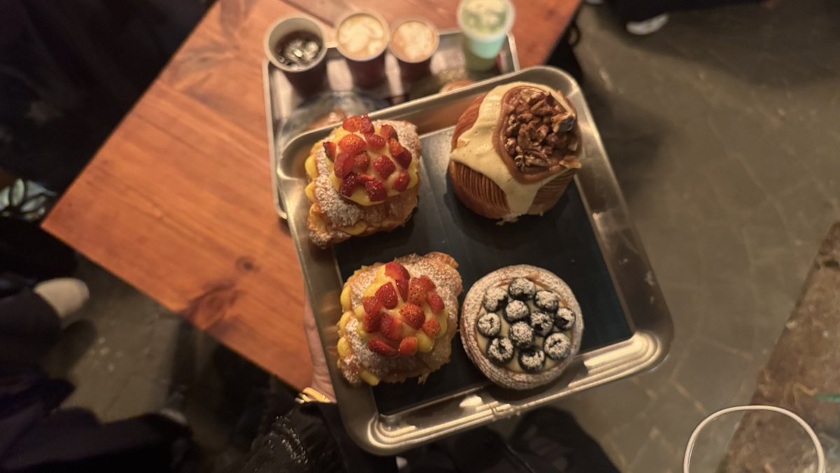 لانـا tweet media