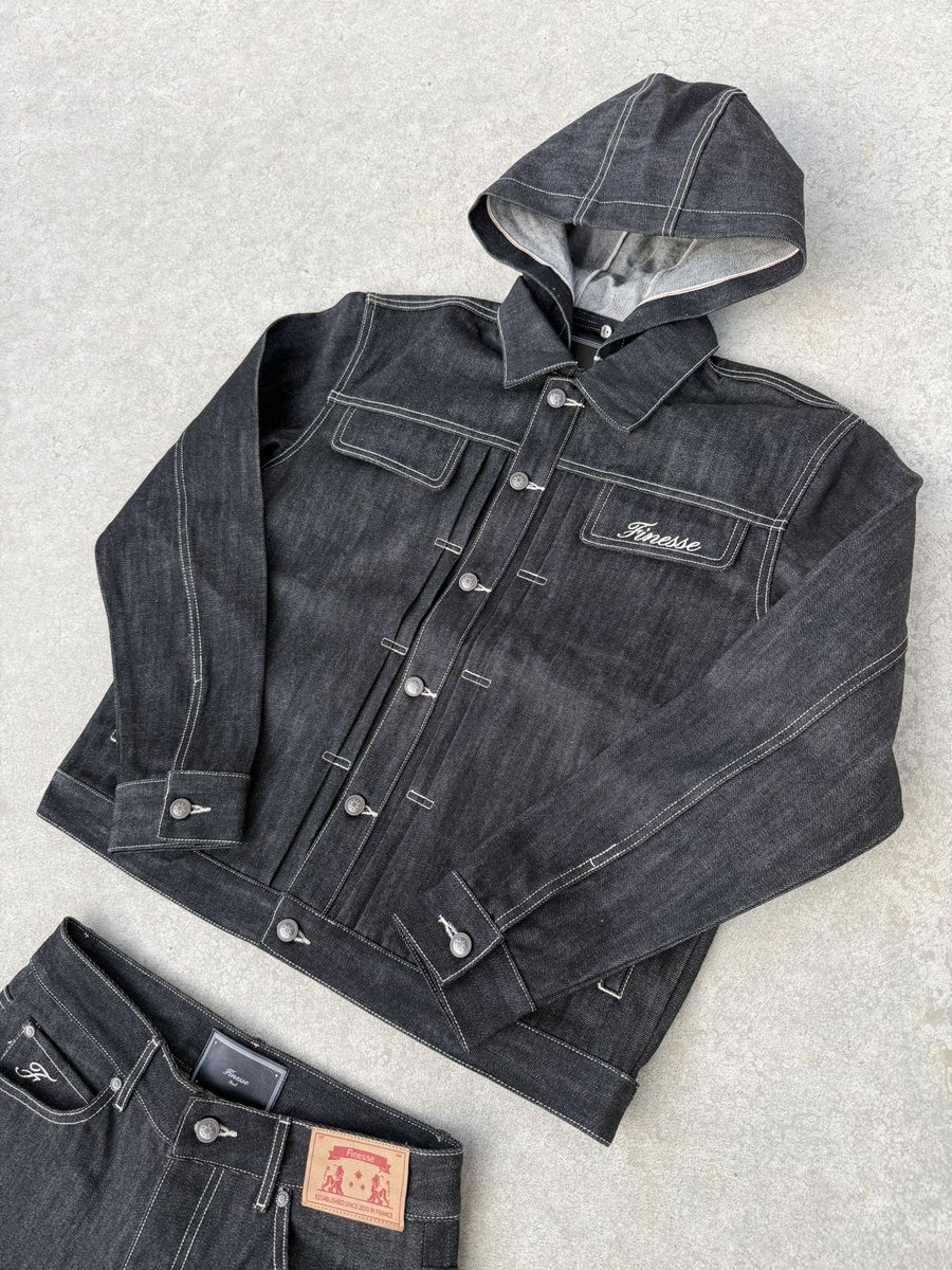 J’ai créé un ensemble en jean brut selvedge japonais !

Je vous en donne un parmi les LIKES &amp; RT’S 💯

Pareil sur ig : finesse.eu