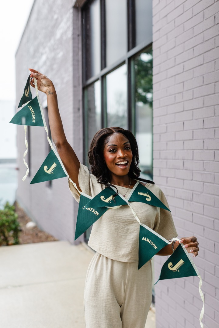 Georgia Crown tweet media