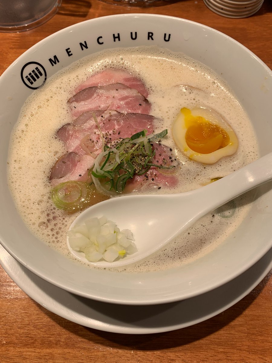 woouim's tweet photo. 오랜만에 혼자놀기 

토리파이탄에 계란 추가해서 흡입하고
안경만두 립밤 사냥 👓 https://t.co/cxPCJShnml