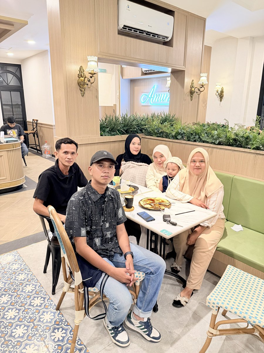 ahsansitompul's tweet photo. Udah lama ga ngumpul, sekalinya ngumpul ga lama https://t.co/JAoJReqHvr
