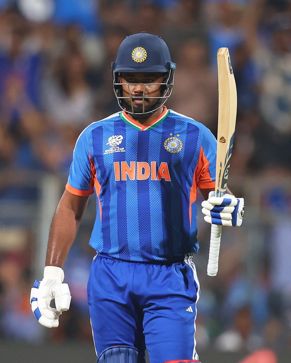 Vijayabaskarofl's tweet photo. Under the stadium lights, who stood as the true powerhouse?
India! 
Our #TeamIndia! 🇮🇳

Calm, composed and courageous with both bat and ball, the #MenInBlue did it!

A special nod to the electrifying #AbhishekSharma & #SanjuSamson partnership, the brilliant show from #AxarPatel and the decisive wickets from #JaspritBumrah 🔥

Heartiest Congratulations to the whole Indian Men's Cricket Team on this tremendous victory!

Boys, this is the night!
This victory belongs to us!

The trophy is coming HOME. 💙🏆💪🇮🇳
Well done!

#INDvsNZ