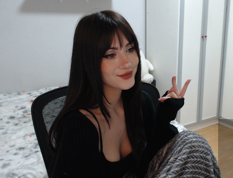 M a y l é n tweet media