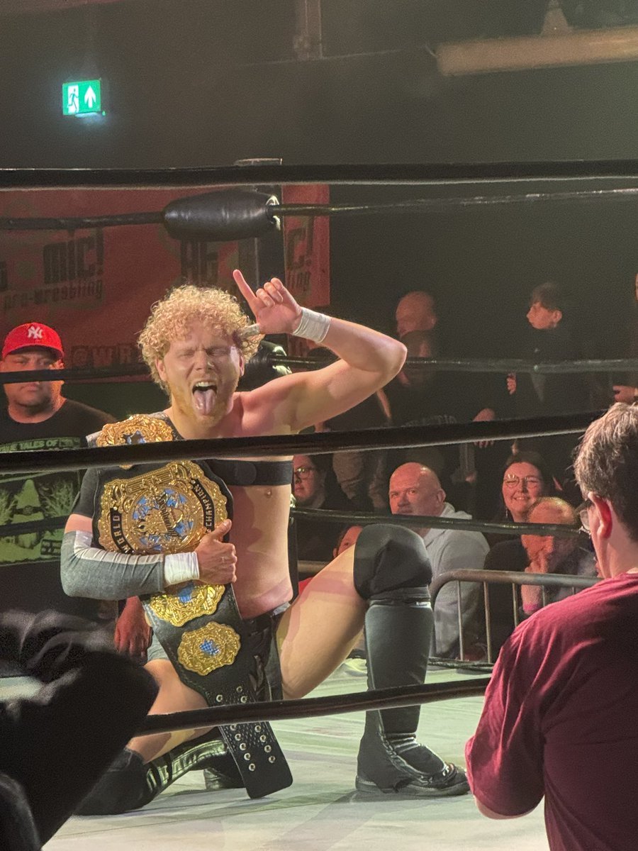 BritWresCollective💫 tweet media