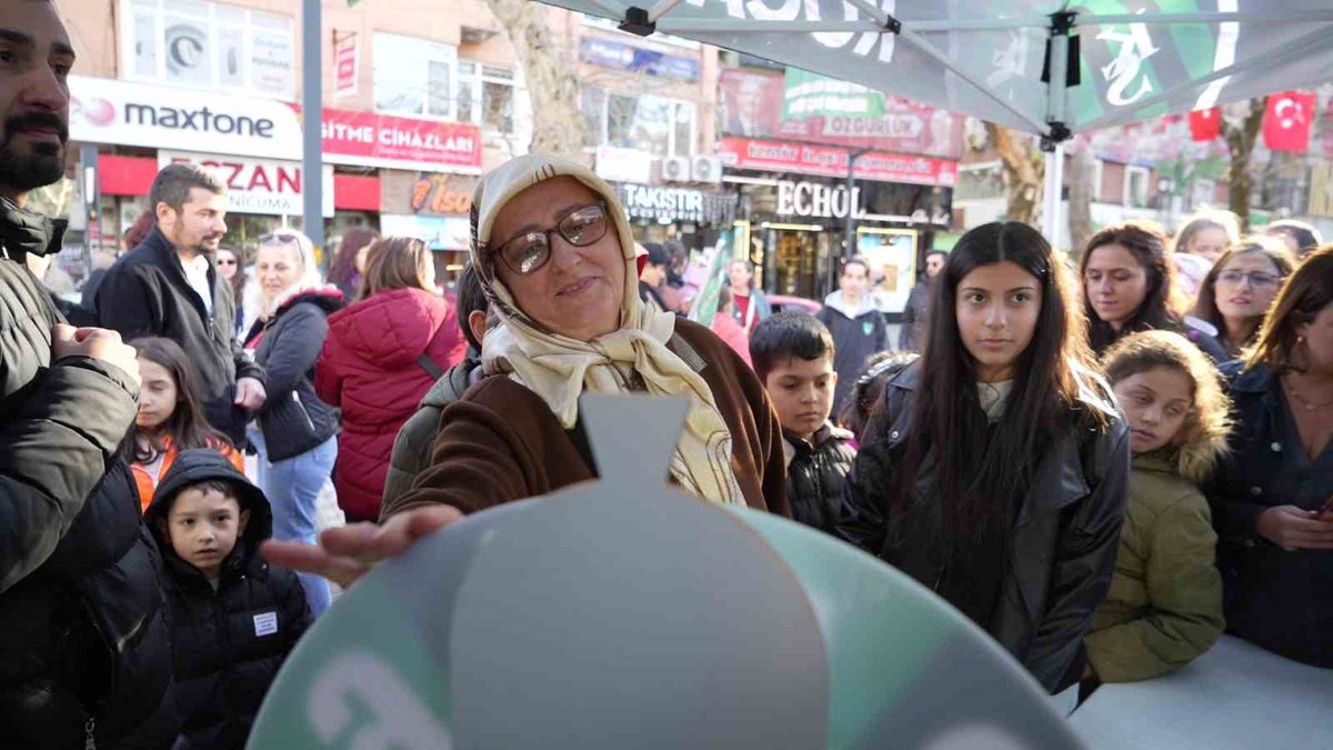 tekkocaeli.com/kocaelispordan…
Kocaelispor’dan Kadınlar Günü’nde hediye çarkı etkinliği
#kocaelispor #izmit