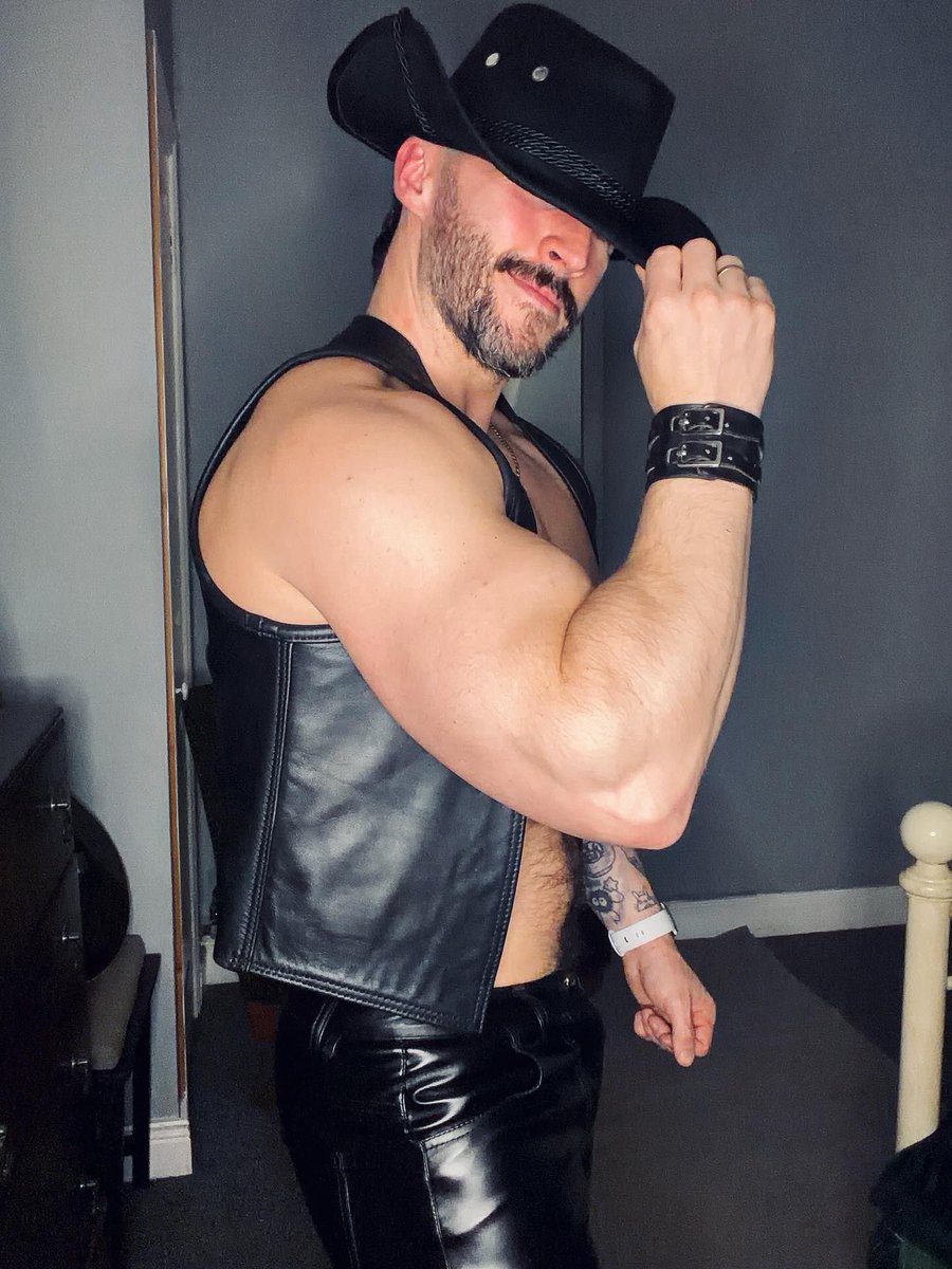 leathertom_'s tweet photo. Save a 🐴 
Ride a 🤠 https://t.co/336g4SYRSp