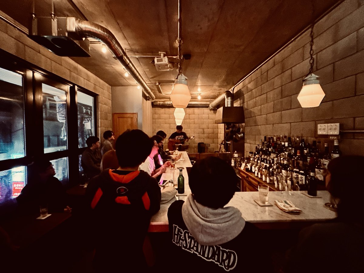 nyamo_on's tweet photo. #Danoni ありがとうございました！ハロプロのアコースティックカバーのアプローチは高円寺ならではのの空気感があってすんごく楽しかった 愛のあるカバー/アレンジにその選曲の理由が面白くてソロフェスさながらに表現方法が多種多様で刺激になった〜次回開催もしたいのでプレイヤー募集します🫧 https://t.co/G3usBOofWo