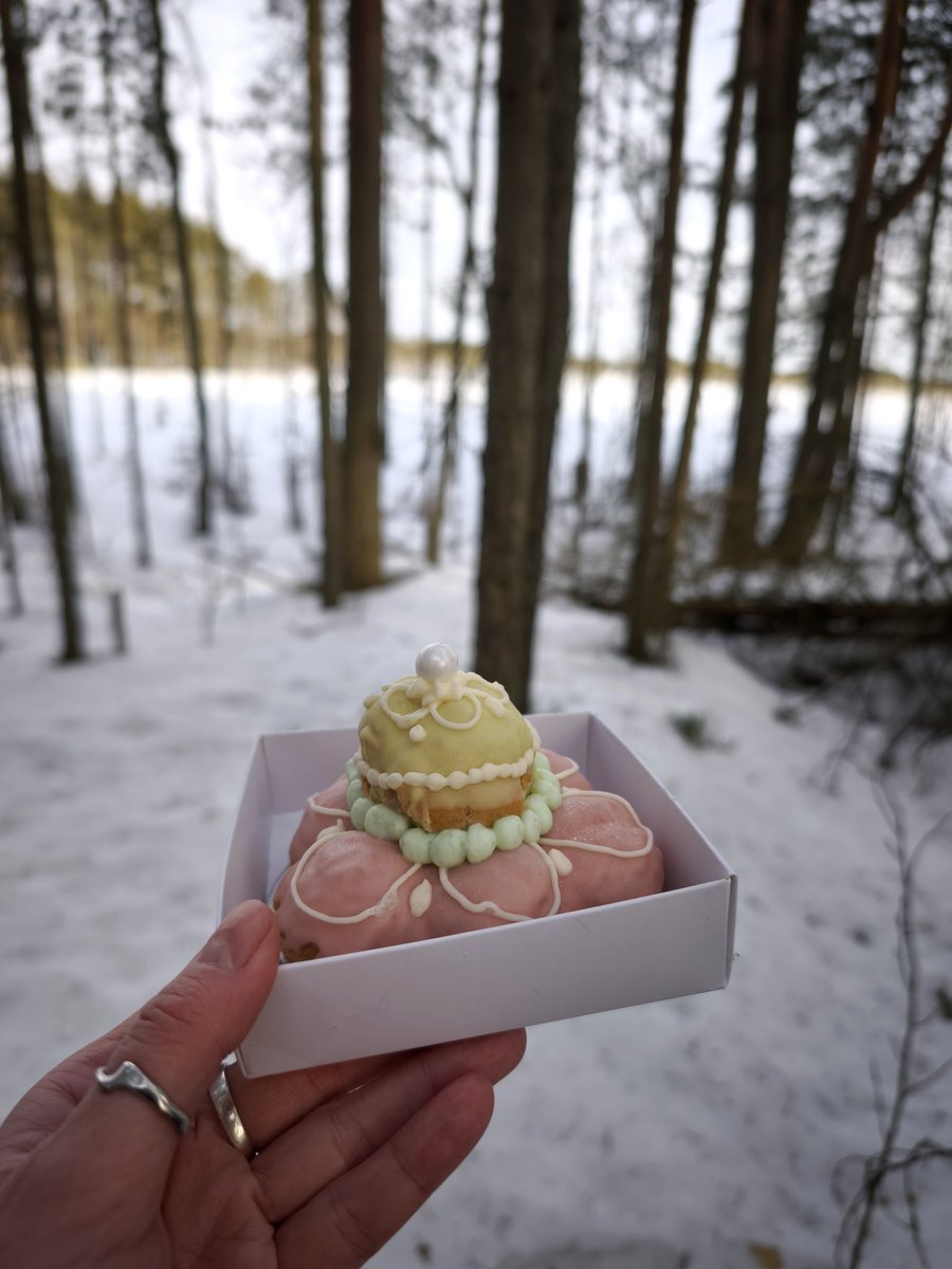 анна в шлеме tweet media