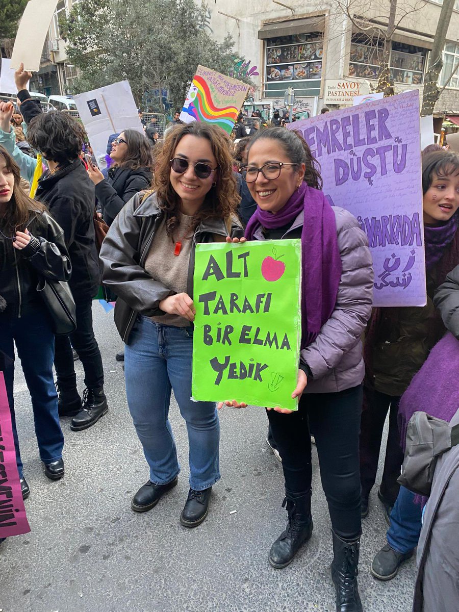 serakadigil's tweet photo. 8 Mart 2026
#FeministGeceYürüyüşü https://t.co/nI9vGmi8J6