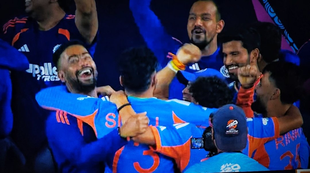 Ved tweet media