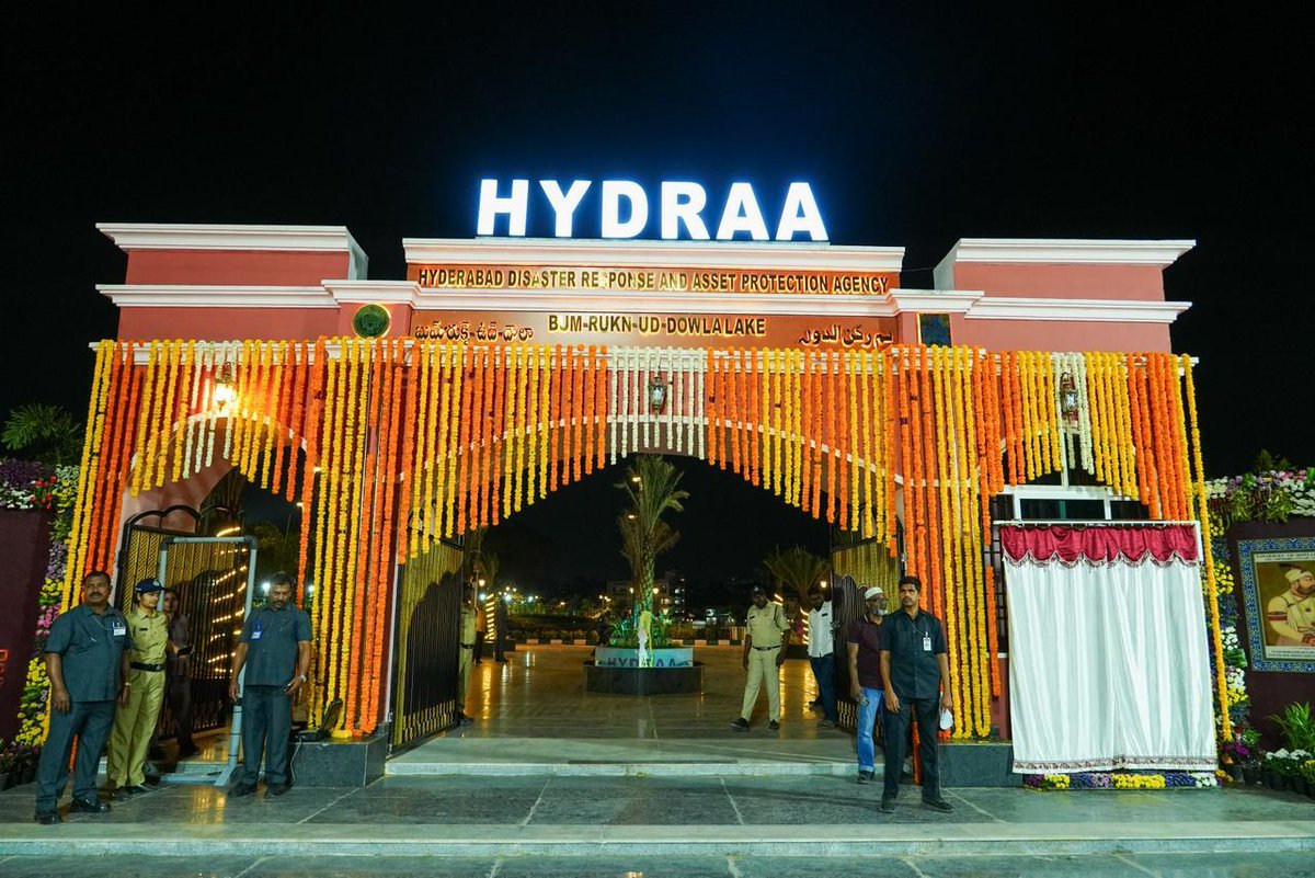NewsMeter_In's tweet photo. #Hyderabad:

#Telangana Chief Minister @revanth_anumula on Sunday 
inaugurated the restored Bum-Rukn-ud-Dowla Lake at #Shivrampally, revived under #HYDRAA’s #restoration initiative.

"We are committed to reclaiming and restoring the #lakes, #nalas, and #parks in Hyderabad that were encroached upon during the previous #government’s tenure.

The #rejuvenation of the #MusiRiver will stand as a #model for the #world. We will transform the Musi riverfront into a vibrant hub for #employment and #economic opportunities," the Chief Minister said.

#Hyderabad #MusiRejuvenation #LakeRestoration #UrbanDevelopment

@Comm_HYDRAA