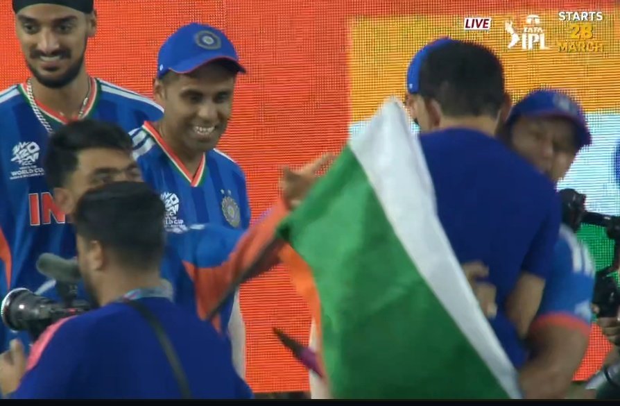 Dubey Lifting Gautam Gambhir 😂