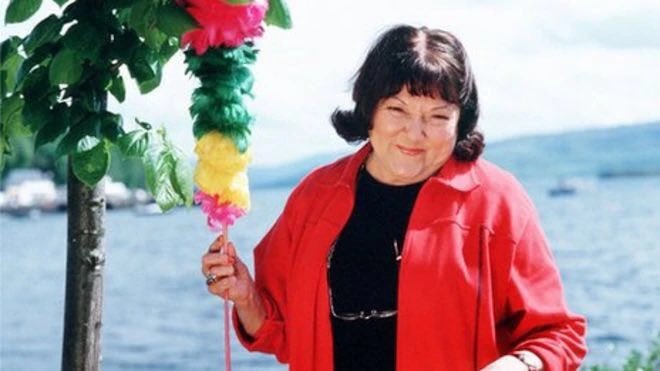 ChrisWalkerT's tweet image. I’m telling you: Suzie Sweet could easily be a serial killer. Gives off a hideous poisoning vibe.

I wonder what coloured house she’ll be going to next? #Balamory
