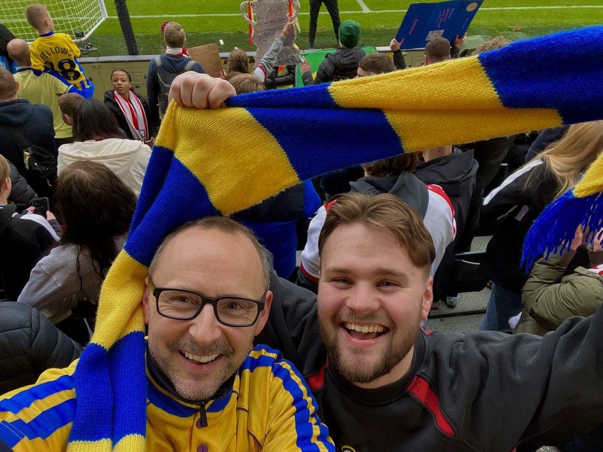 AlanHarry20's tweet photo. @SouthamptonFC Might have a little bit of Cup fever 🟡🔵 https://t.co/bFo0rm3YYx