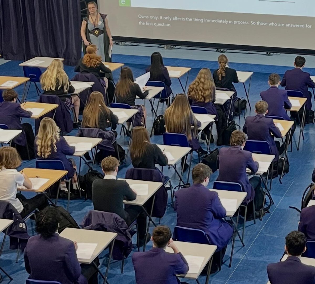 OrielHighSchool's tweet photo. Great engagement from Y11 in last weekβs Big Science!! πͺ Taking centre stage with a super important Chemistry Calculations masterclass, was Mrs Jones. Not many Big Sciences to go before the exams kick off! ππ #HardWorkPays #OrielScience #YouveGotThisY11 https://t.co/YZYhBldjmn
