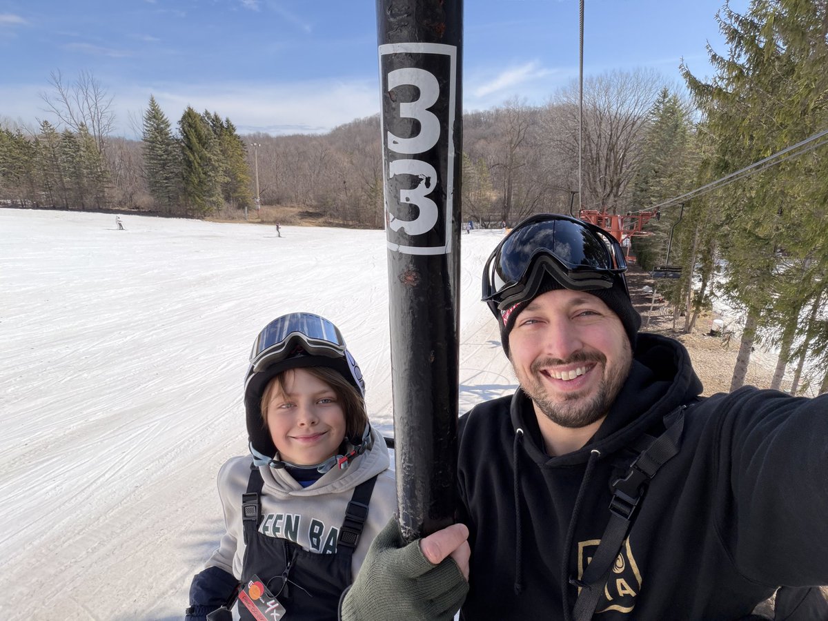 chrisbaylor's tweet photo. @NA_Announce @_voidzero @THErealDVORAK Out skiing with HR2 and look at the lift we’re on! https://t.co/8k1AOIZCm9