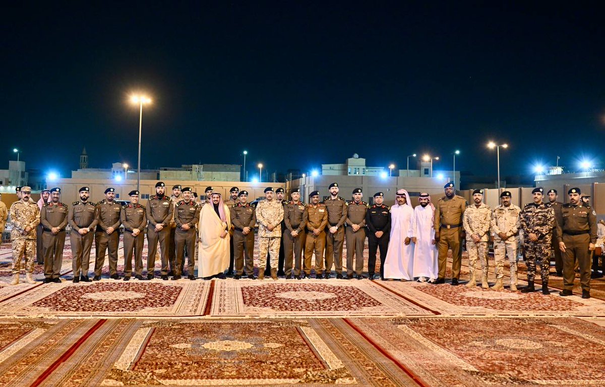 EmarahAlQassim's tweet photo. دعا سموه الله أن يحفظ هذه البلاد المباركة وقيادتها، وأن يديم عليها نعمة الأمن والأمان، مشيدًا بما يتمتع به رجال الأمن من كفاءة عالية وجاهزية ميدانية تعكس مستوى الاحترافية في أداء المهام الأمنية..

سمو #أمير_منطقة_القصيم : نقدر ما يبذله رجال الأمن في جميع القطاعات من عمل متواصل خلال شهر رمضان المبارك وفي مختلف الأوقات، لما يمثلونه من خط الدفاع الأول في حفظ الأمن والاستقرار، وأن ما يقدمونه من عطاء محل تقدير واعتزاز الجميع.