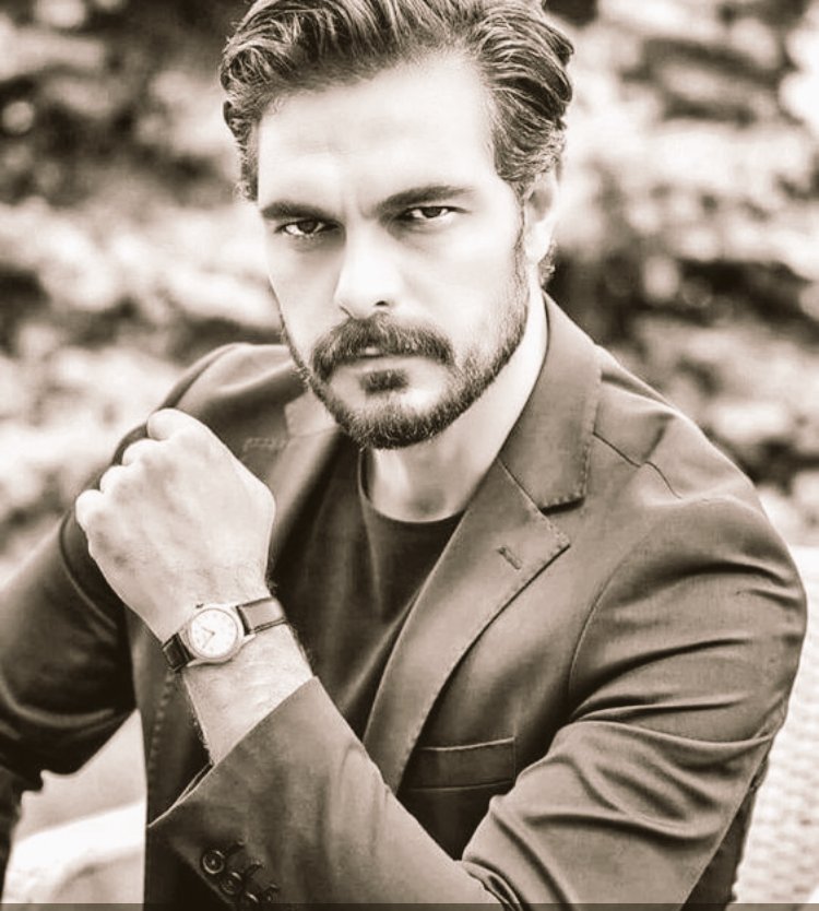 Hayatın sırrını  gerçekten bilseydin, sen de sevgiden başka   hiçbir yoldaş seçmezdin. "

-Rumi

         #HalilİbrahimCeyhan