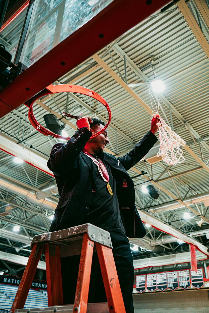 CoachDoze_'s tweet photo. NATIONAL CHAMPS!! 🏆🙏🏾 https://t.co/v9se49wCS6
