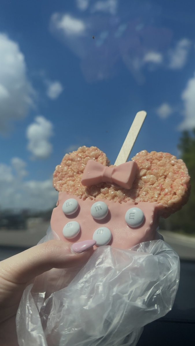 uhkelsie tweet media