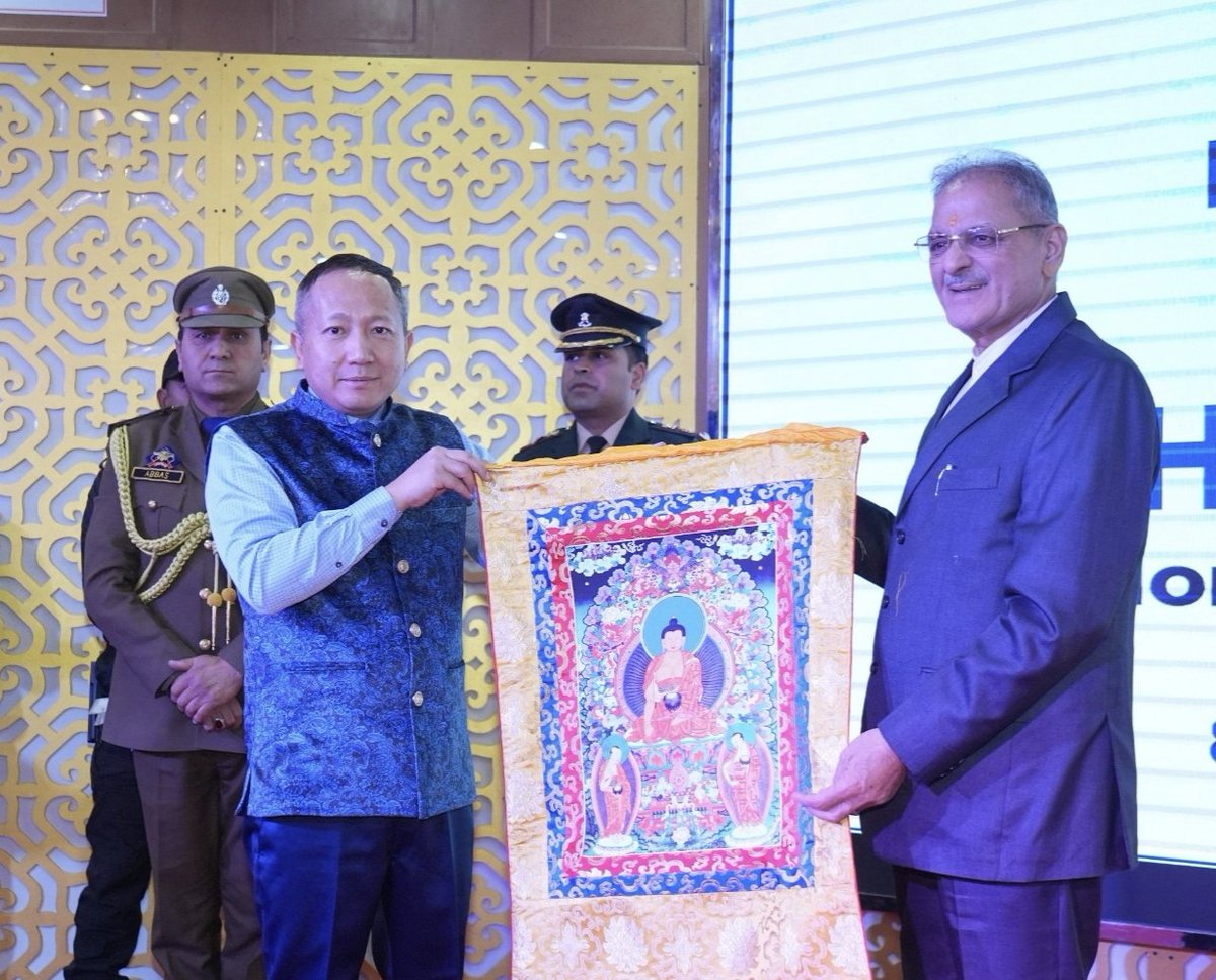 lg_ladakh's tweet photo. UT Administration #Ladakh today accorded a warm farewell to the outgoing Lt. Governor Shri @KavinderGupta at #Leh, expressing gratitude for his service and contributions to the Union Territory. https://t.co/LDfo1JvFqz