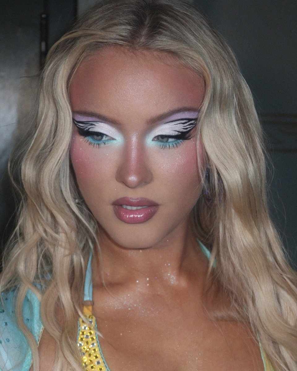 sophiasinotx's tweet photo. Makeup by Sophia Sinot on Zara Larsson 🧚🏼‍♀️ https://t.co/lN9MQEPjxj