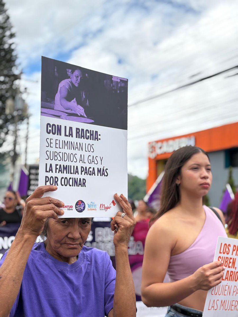 EstephanyBaneg_'s tweet photo. No hay feminismo sin conciencia de clase #LaRachaNoNosRepresenta https://t.co/cdxzEqPisD