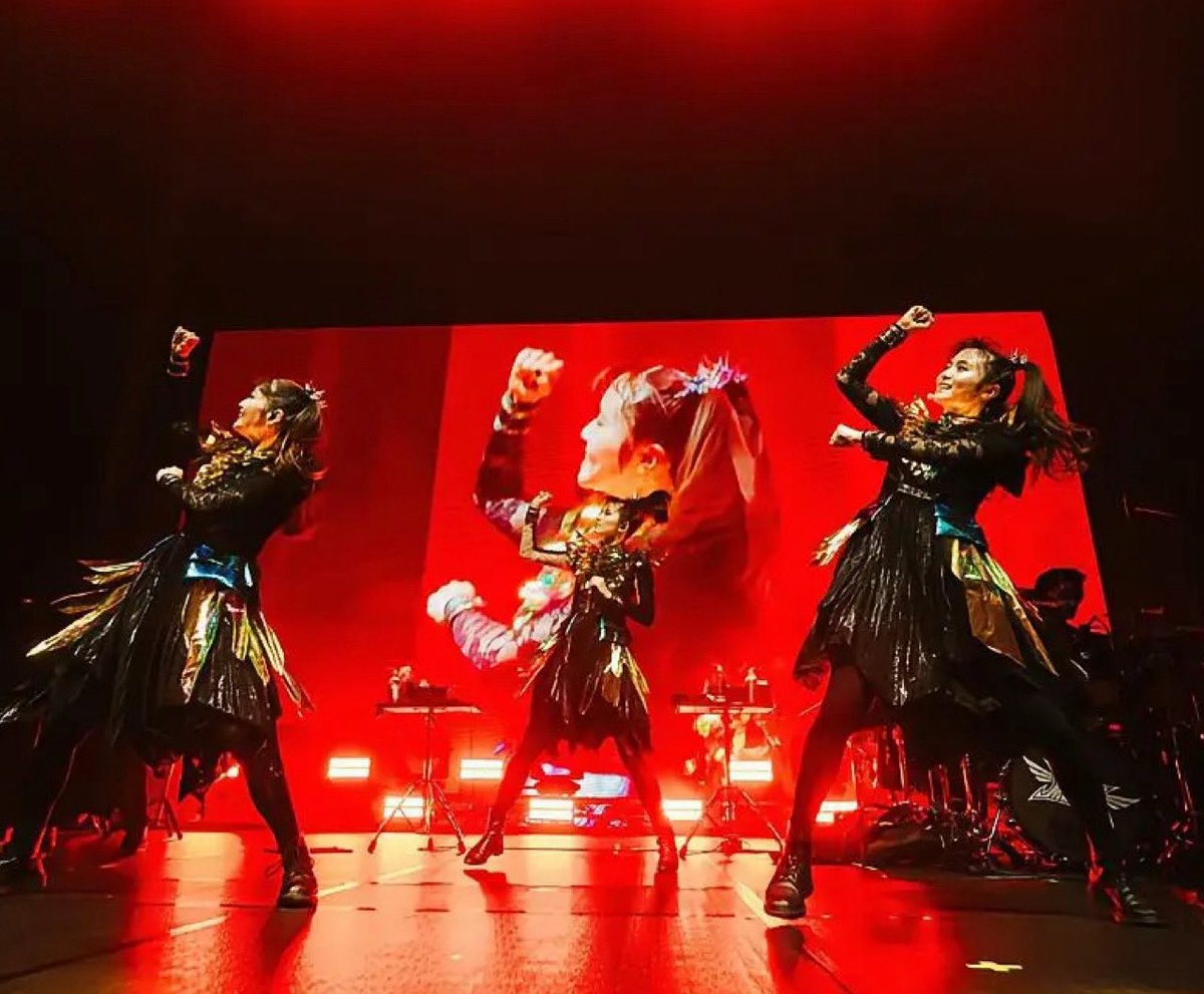 zak01metal's tweet photo. おはようございます😃
サマソニ東京はソニック室内完結で灼熱移動皆無、どっぷりメタルONLYなご褒美ステージで助かる👍😍
ただ昨年ベビメタはマウンテン2万人会場をほぼ満杯をお忘れか？今回は1万人会場、朝から黒Tだらけで最初から入場規制を喰らうのは勘弁😅
チケは今週日割り発表待ち🤘🦊
#BABYMETA https://t.co/PUr2lHsHWt