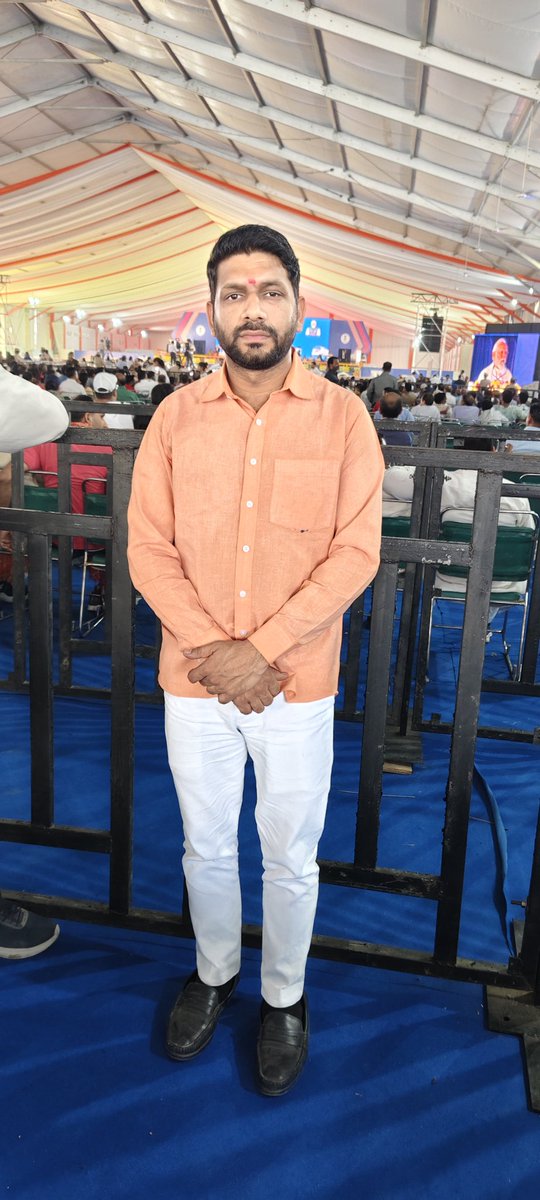 DHANANJAY MISHRA(मोदी का परिवार) tweet media