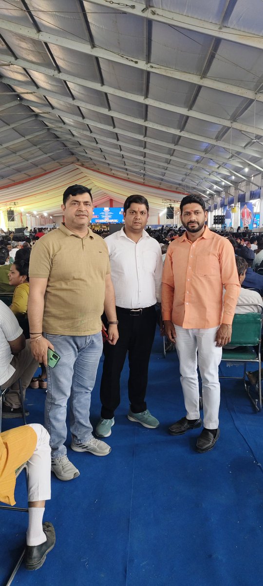 DHANANJAY MISHRA(मोदी का परिवार) tweet media