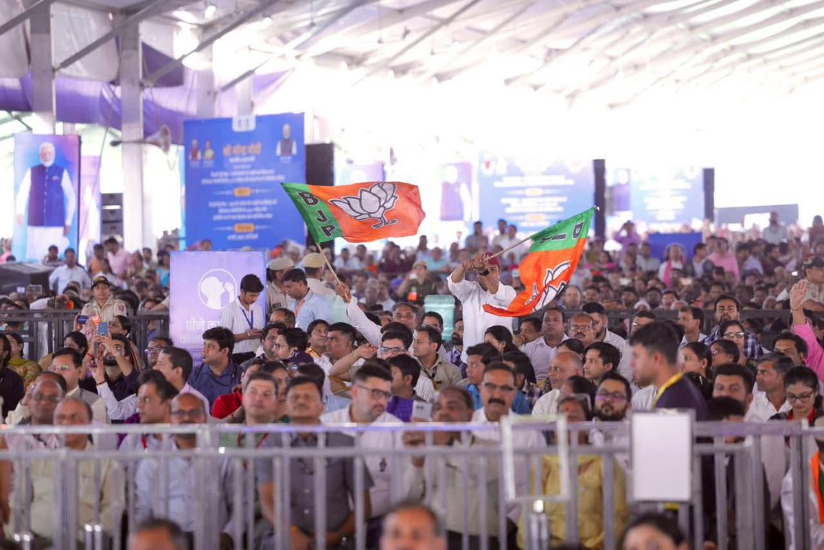 DHANANJAY MISHRA(मोदी का परिवार) tweet media