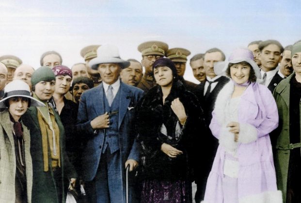 apparelte's tweet photo. ‘’Dünyada her şey kadının eseridir.’’
 Mustafa Kemal Atatürk

8 Mart Dünya Kadınlar Günü Kutlu Olsun 🌸 https://t.co/tcBQUJZPBQ