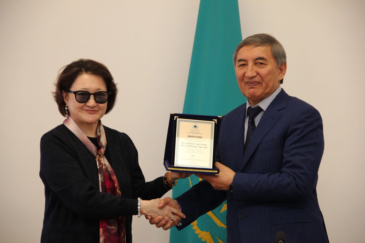President of the Turkic Culture and Heritage Foundation Prof. Aktoty Raimkulova met with Director of the Mukhtar Auezov Institute of Literature and Art Kenzhekhan Matyzhanov and the Institute’s scholars.The meeting highlighted cooperation in preserving and promoting the rich