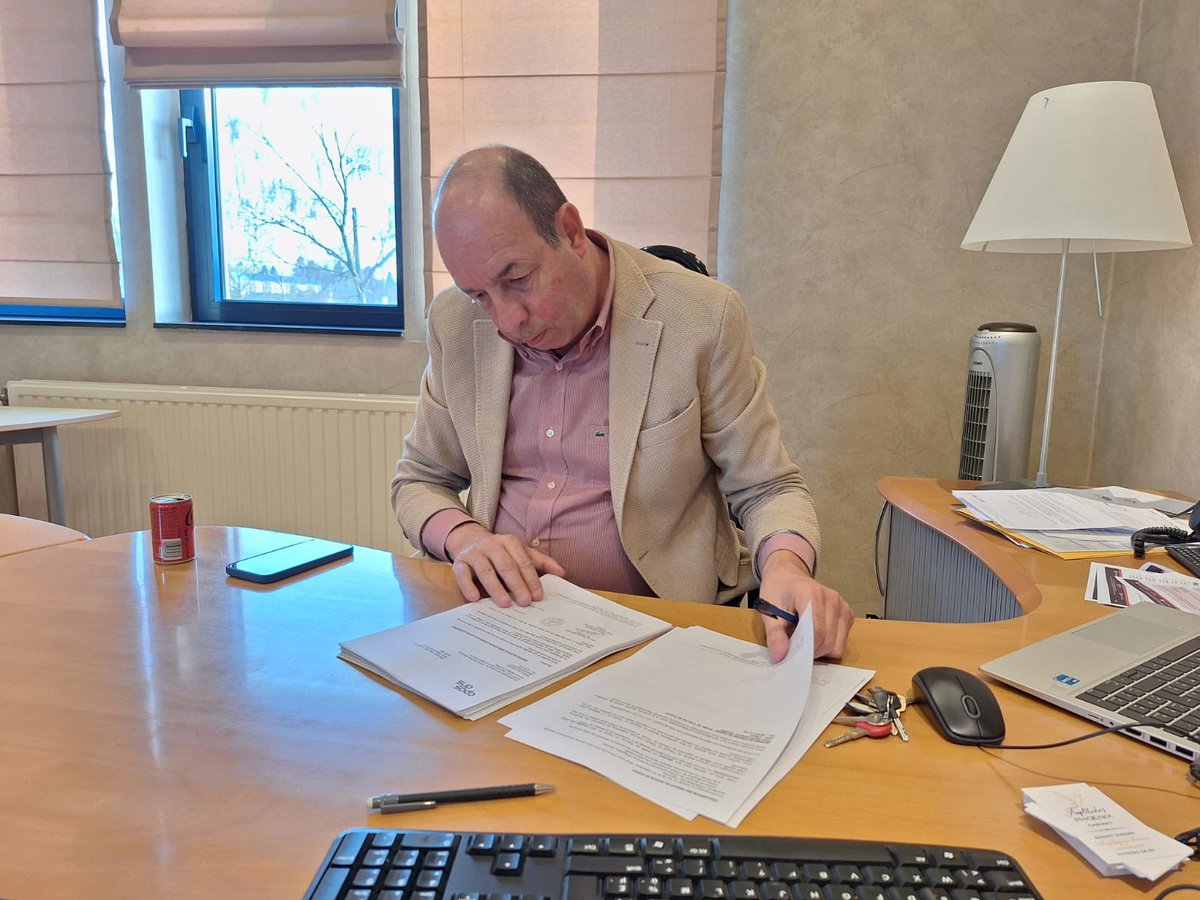 Petit passage au bureau du CPAS pour préparer une semaine qui s’annonce particulièrement soutenue. 📂

De nombreux rendez-vous sont prévus à la Permanence de première ligne, ainsi que l’instruction de nombreux dossiers, notamment dans le contexte de la réforme du chômage.