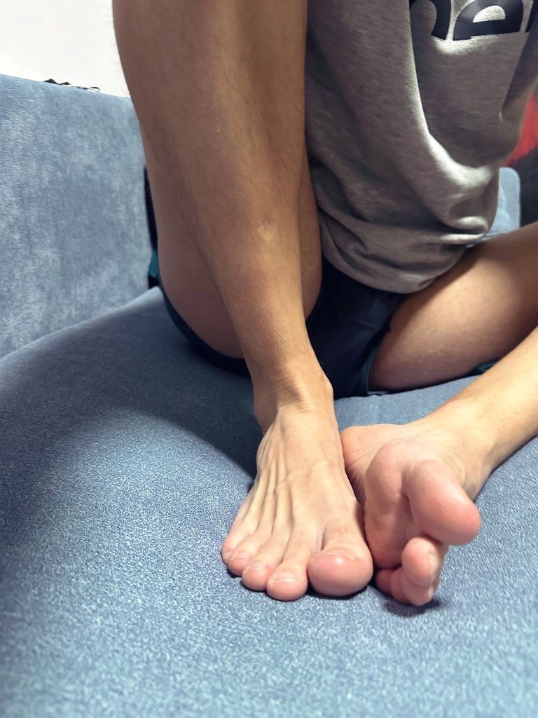 aopupp's tweet photo. wanna one sniff ? #fetish #feet #feetfinder https://t.co/oI1w0PKX1Z