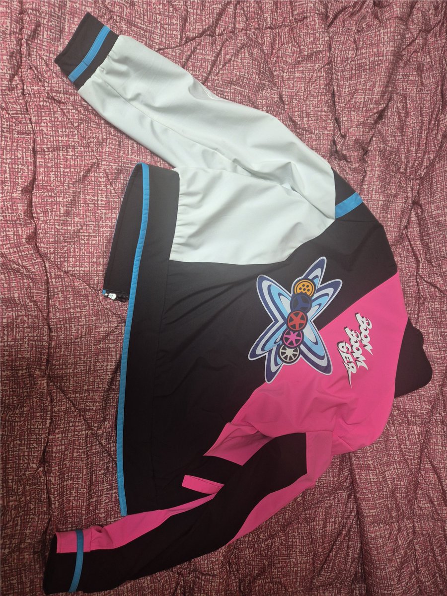 #코스장터 #특촬장터 #RT
폭상전대 분붐저 분핑크 챔피언 자켓 남성 XL 사이즈 팝니다.
플랜에 분핑크 슈트가 없어서 쓸 일이 없어서 팝니다. 일본 프라미엄 반디아 공식이며 가격은 21~23정도 생각중입니다. 배송비 포함 가격이고 기장62 어깨너비51 가슴둘레120 소매길이68 입니다.