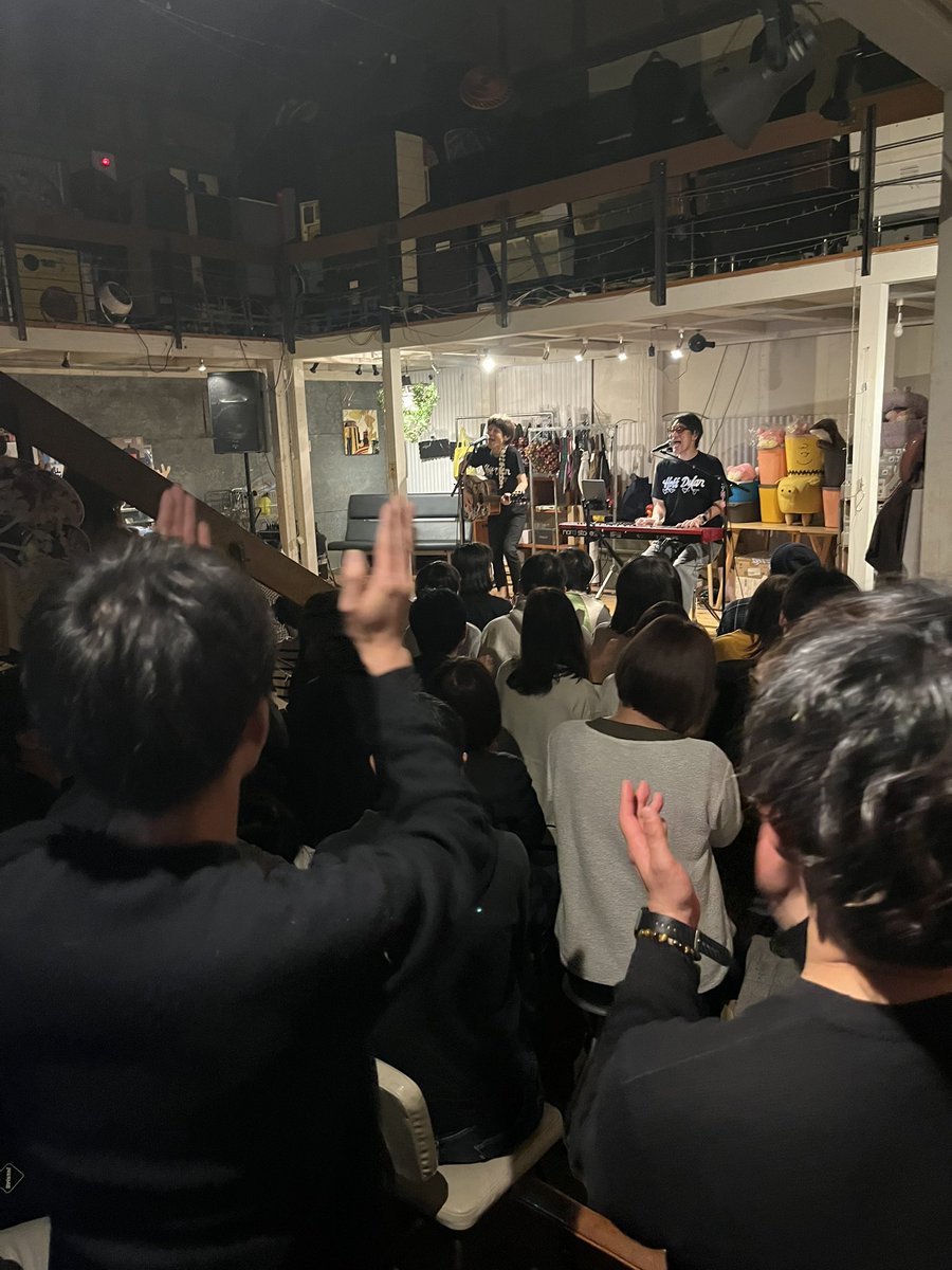 element5429's tweet photo. ホフディランライブinエレメント満員御礼で無事終了しました！
とにかくサイコーとしか言えない素晴らしいライブ🤩
ご参加いただいた皆様本当にありがとうございます🙇‍♂️🙇‍♂️🙇‍♂️
@gaw_official  @yuhikomiyama  @shinwatanababy 
#ホフディラン
#アラサー
#香川県
#高松
#雑貨屋 https://t.co/r6frvBltlA