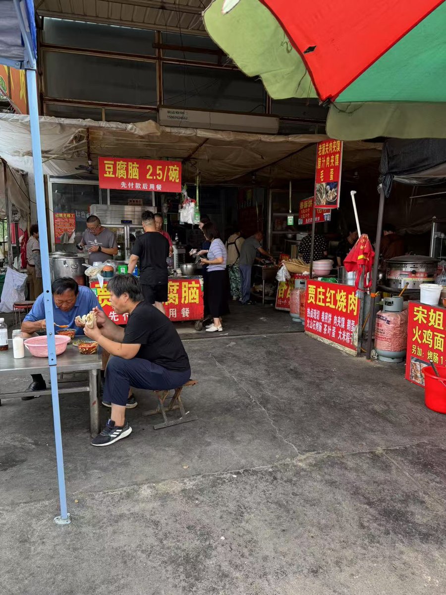 PoorMuarzo's tweet photo. Grab crispy fried squid + tangy tamarind sauce! Street food joy that hits different—crunch, zing, chef’s kiss. https://t.co/OMuSsUk6dj