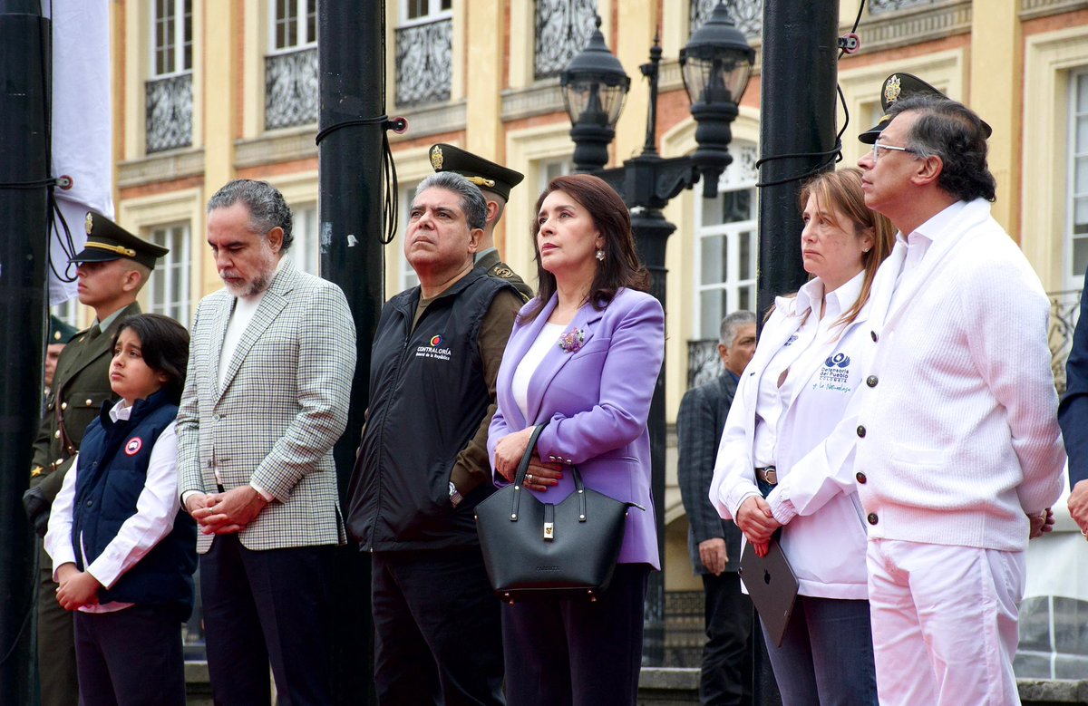 CGR_Colombia's tweet photo. #AEstaHora |🚨El Contralor,
Carlos Hernán Rodríguez, participa junto a la @Registraduria, la @PGN_COL y otras entidades del Estado en el acto protocolario que da inicio a las votaciones de este 8️⃣ de marzo, ratificando una vez más el compromiso de la institucionalidad con la democracia y con el derecho de los colombianos a elegir con plenas garantías.🗳️

#ProtegiendoLoQueEsDeTodos
