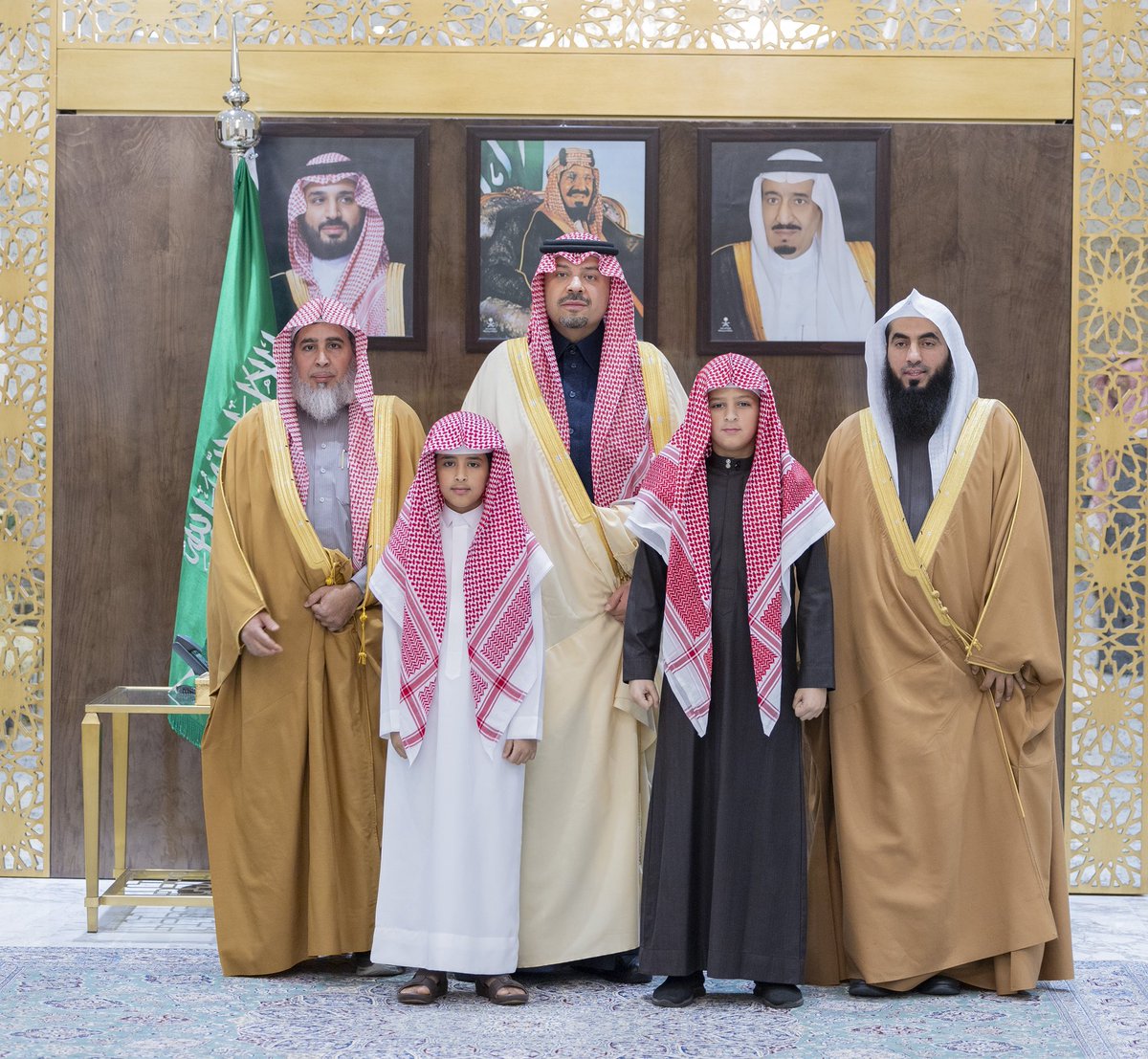 سمو #أمير_الحدود_الشمالية يكرّم طالبين حصلا على المراكز الأولى في جائزة الناشئة لحفظ القرآن الكريم على مستوى المملكة .

spa.gov.sa/N2531092