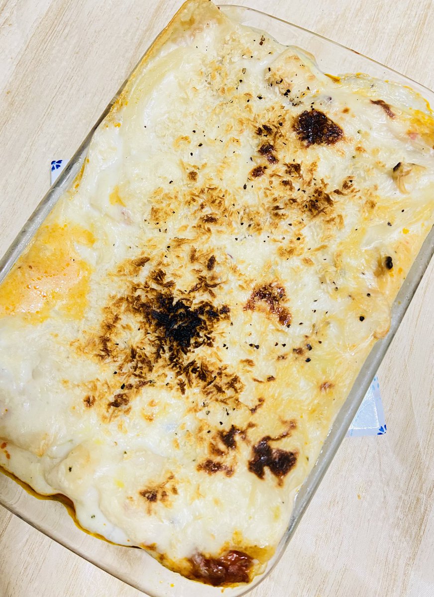 YJonlyyoojun's tweet photo. おうちごはん
グラタン作って

ラザニア作りました^ ^ https://t.co/QugPPpy51a