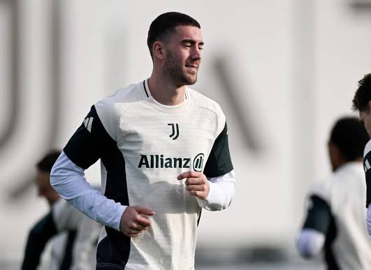 GiokerMusso's tweet image. 🇷🇸 #Juventus - Dusan #Vlahovic in gruppo oggi per tutto l’allenamento, insieme a chi non è sceso in campo ieri sera col Pisa. Ottimismo per la convocazione del centravanti serbo per la trasferta di sabato a Udine 📲 @calciomercatoit