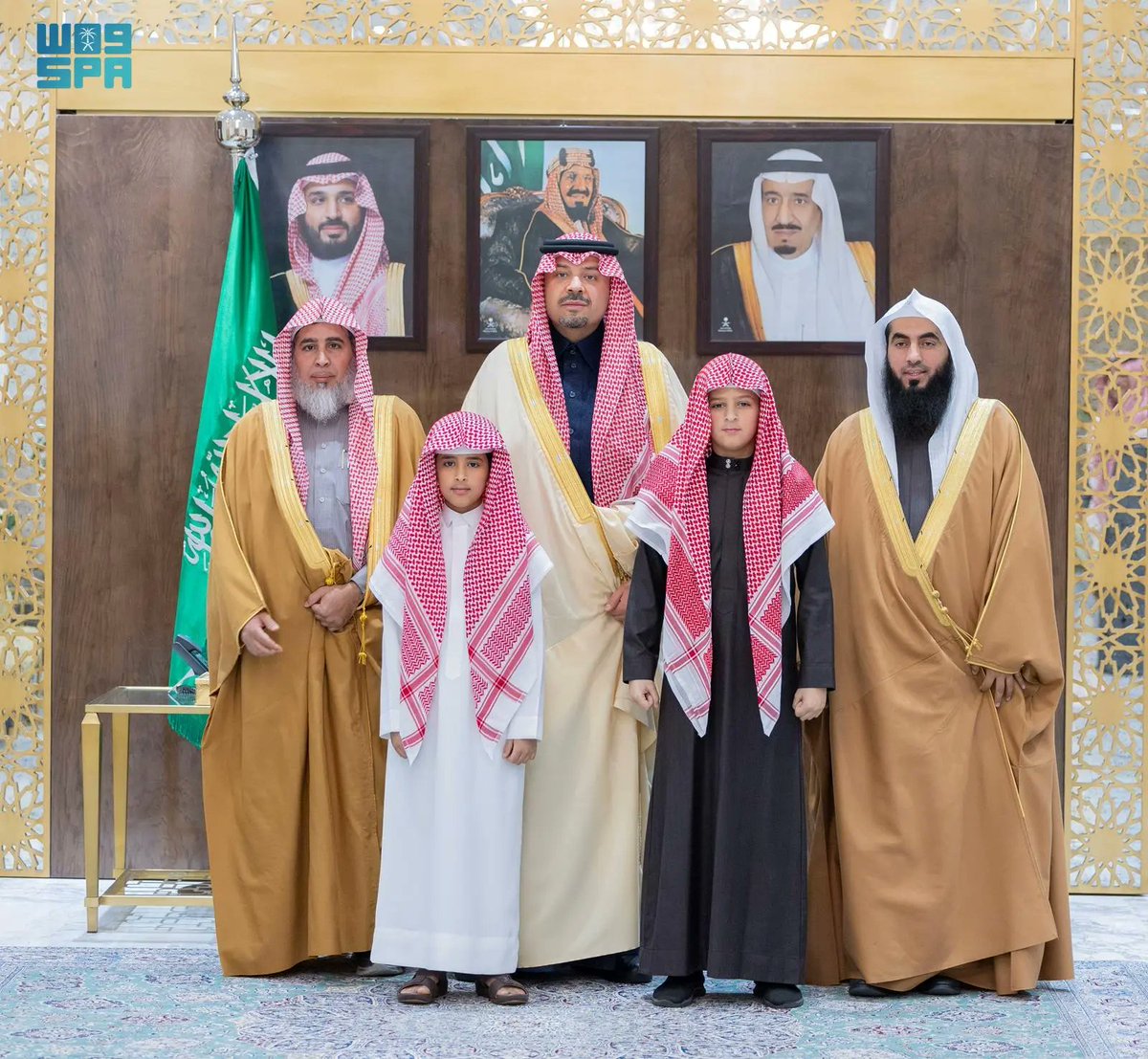 SPAregions's tweet photo. أمير الحدود الشمالية يكرّم طالبين حصلا على المراكز الأولى في جائزة الناشئة لحفظ القرآن الكريم على مستوى المملكة.
https://t.co/UOANOE9C51
#واس https://t.co/sCCo2sEDPX