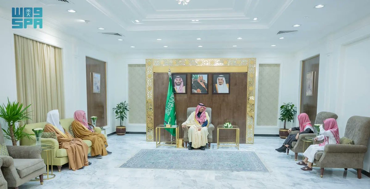 SPAregions's tweet photo. أمير الحدود الشمالية يكرّم طالبين حصلا على المراكز الأولى في جائزة الناشئة لحفظ القرآن الكريم على مستوى المملكة.
https://t.co/UOANOE9C51
#واس https://t.co/sCCo2sEDPX