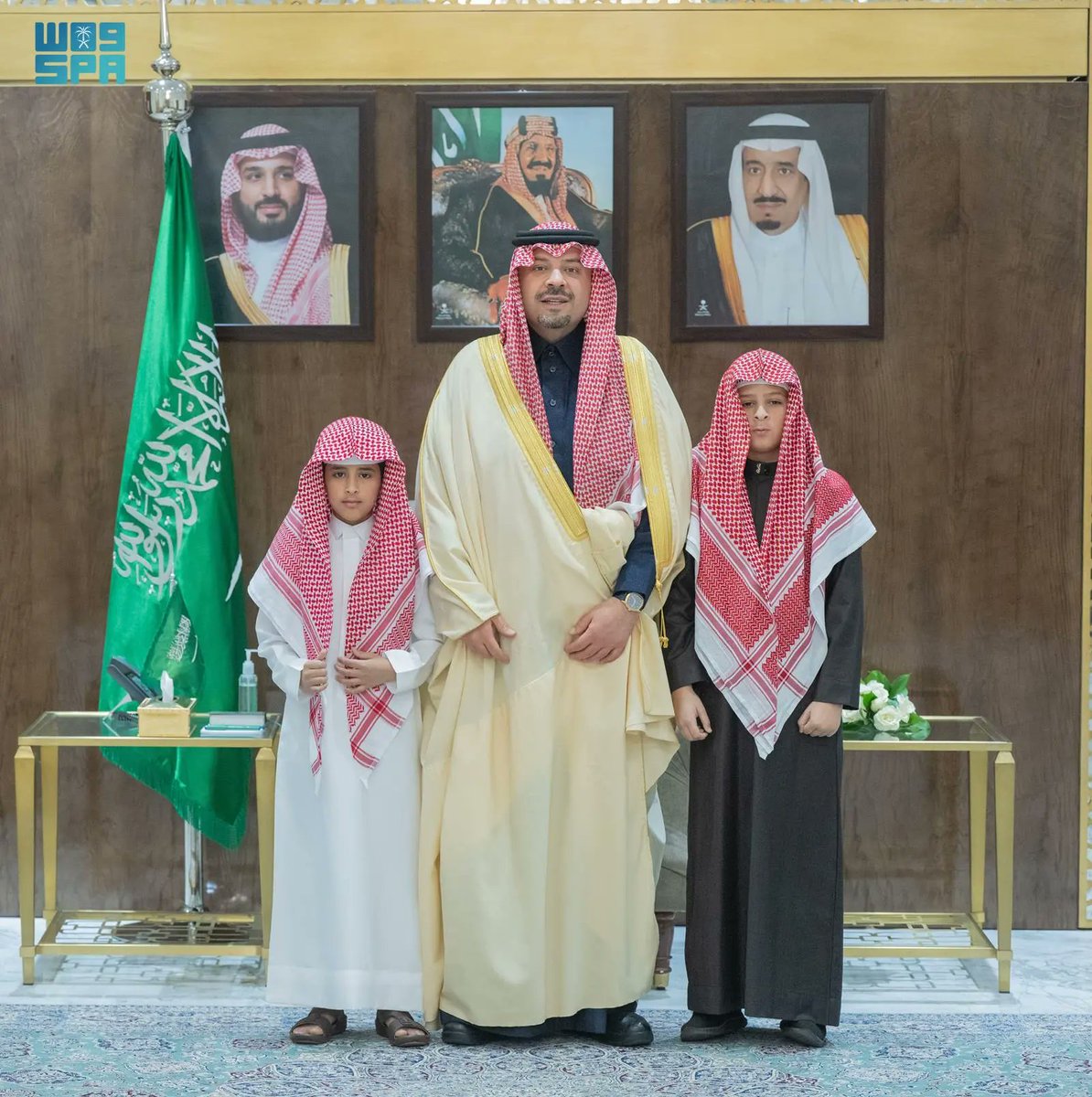 SPAregions's tweet photo. أمير الحدود الشمالية يكرّم طالبين حصلا على المراكز الأولى في جائزة الناشئة لحفظ القرآن الكريم على مستوى المملكة.
https://t.co/UOANOE9C51
#واس https://t.co/sCCo2sEDPX