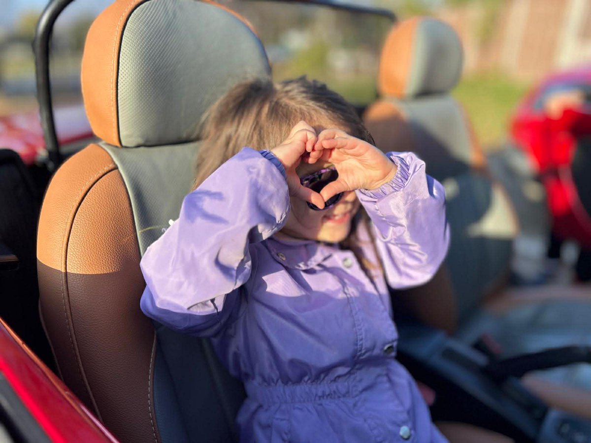 enduranchRO's tweet photo. La Mulți Ani ❣️ 
Pe motor, la volanul unei mașini sport sau ORIUNDE în viața noastră vă aflați, fără VOI degeaba avem turbină, nu există adrenalină sau motiv să cântăm la mandolină 😋 
#enduranchspirit
🌻 🌻 🌻 🌻 🌻 https://t.co/mJuSpowEds