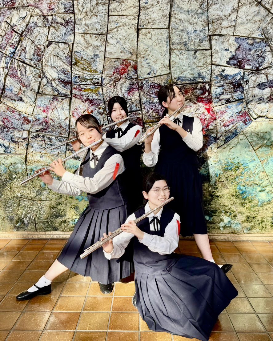 hkrOG2017's tweet photo. 【本大会出場決定！】
3/8中日個人・重奏コンテスト県大会大会in瀬戸市文化センター

フルート四重奏
🎵《飛翔/追想》（フルート四重奏版）／冷水 乃栄流
【金賞・県大会代表】をいただきました🥇✨

応援ありがとうございました！
#光ヶ丘女子 #吹奏楽 #冷水乃栄流 https://t.co/V3XZD4zddv