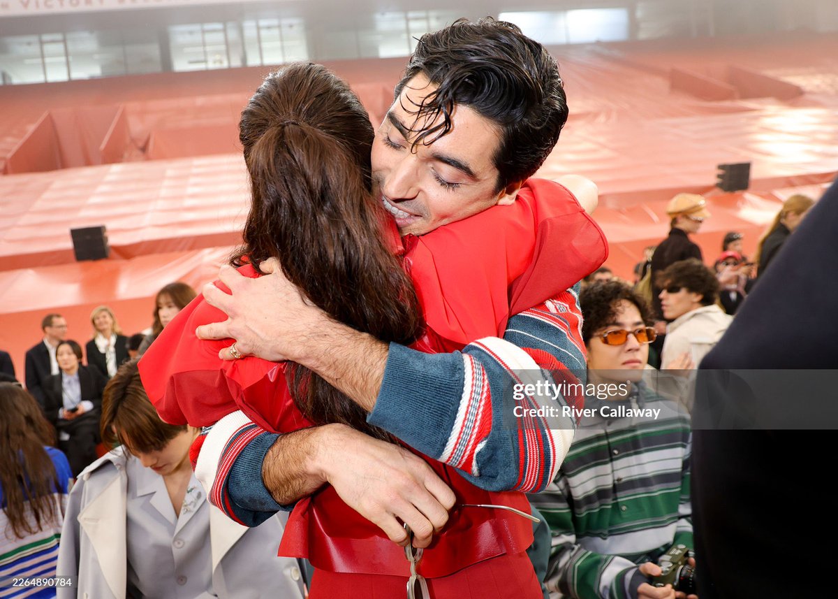 This means so much to me, I love Marisa. Omg look at the hug ☹️😭😍